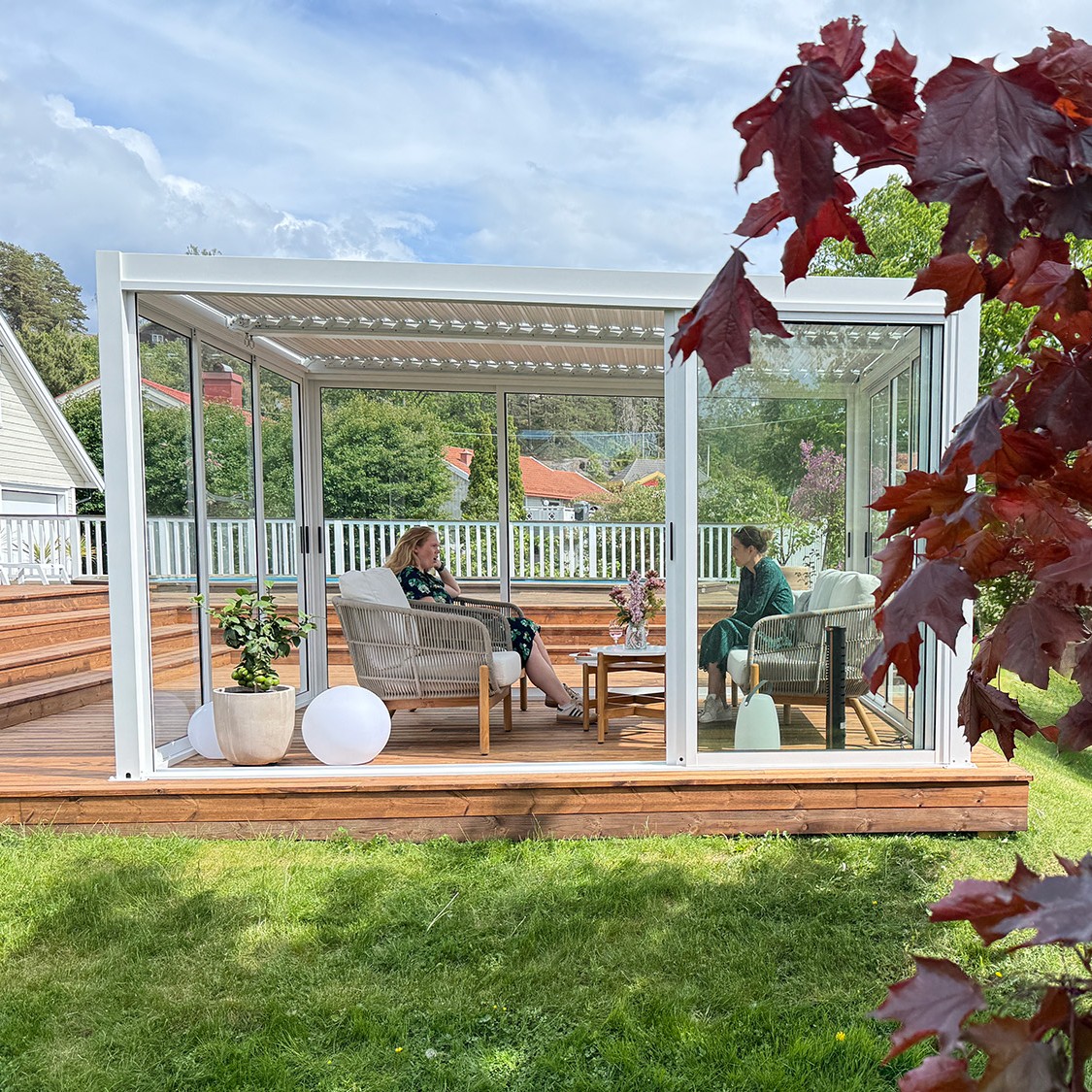 Hvit pergola, enkel å holde ren!