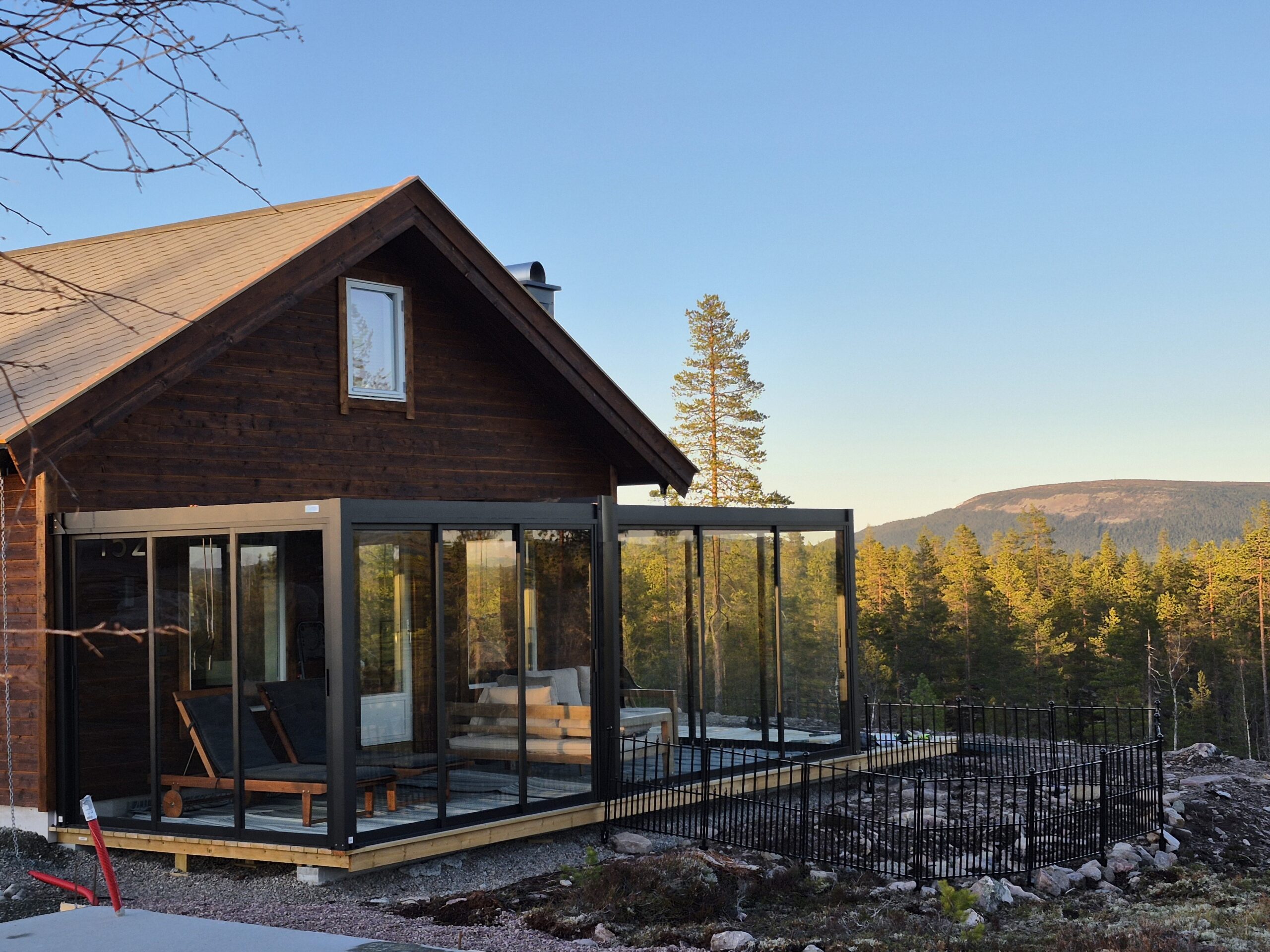 Stilfull pergola på fjellhytte