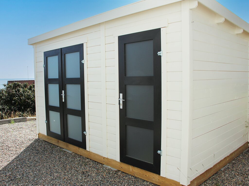 Bod hvitmalt med dobbel og enkel bør. Kundebilde.