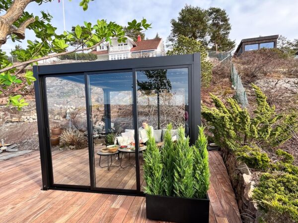Pergola skyvedør | Sørøya | 270x218 | sort