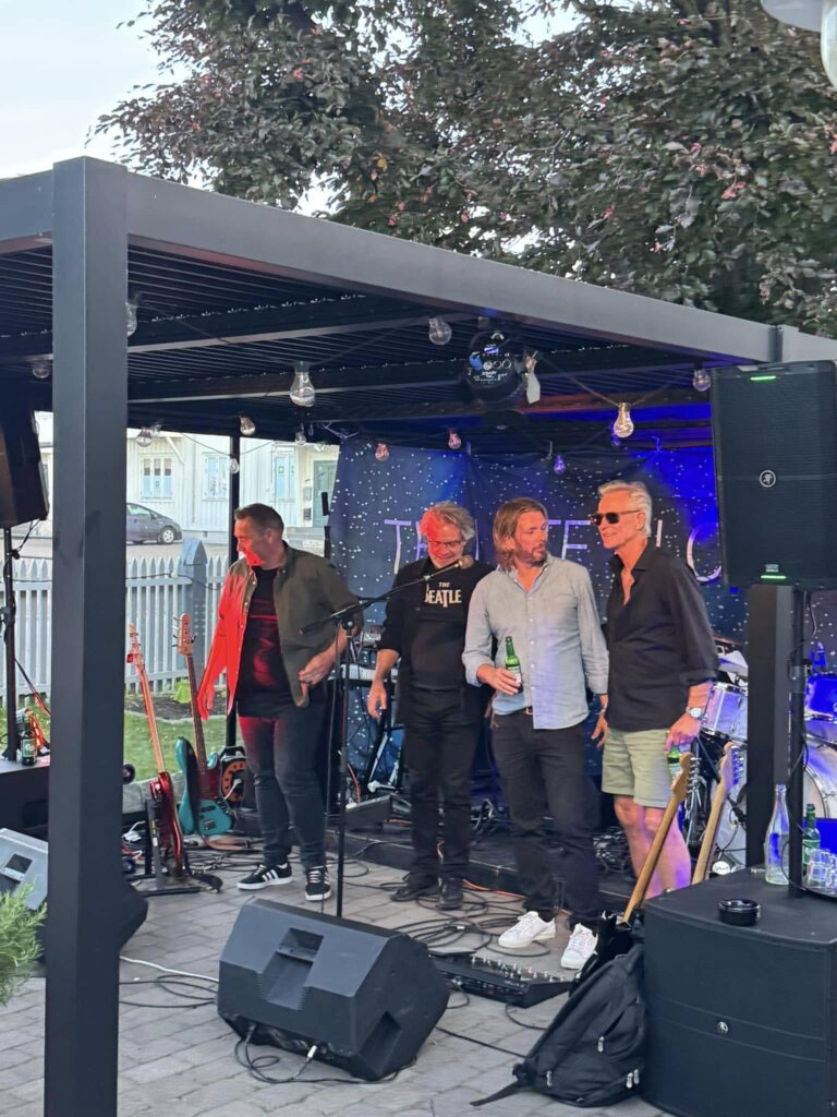 Gruppe under pergola