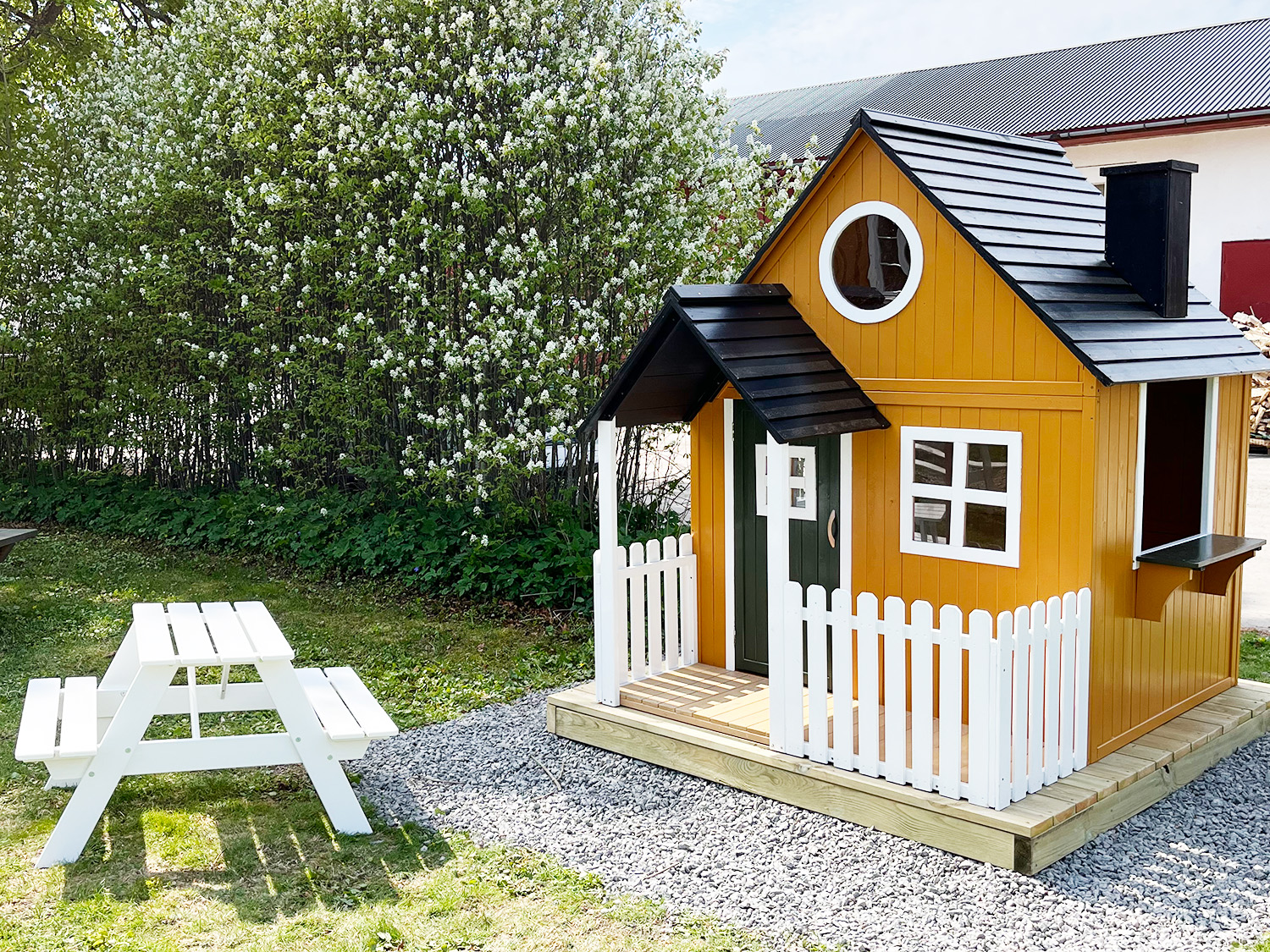 Vi bygget lekestuen på få timer!