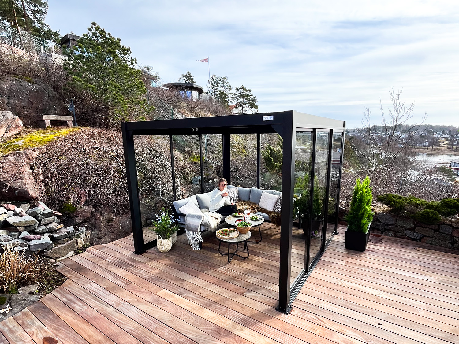 Sissel og Nils oppgraderte uteplassen sin med en ny pergola