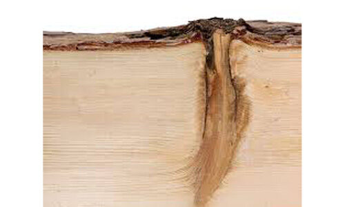 Variasjoner i form- og overflate i treverk