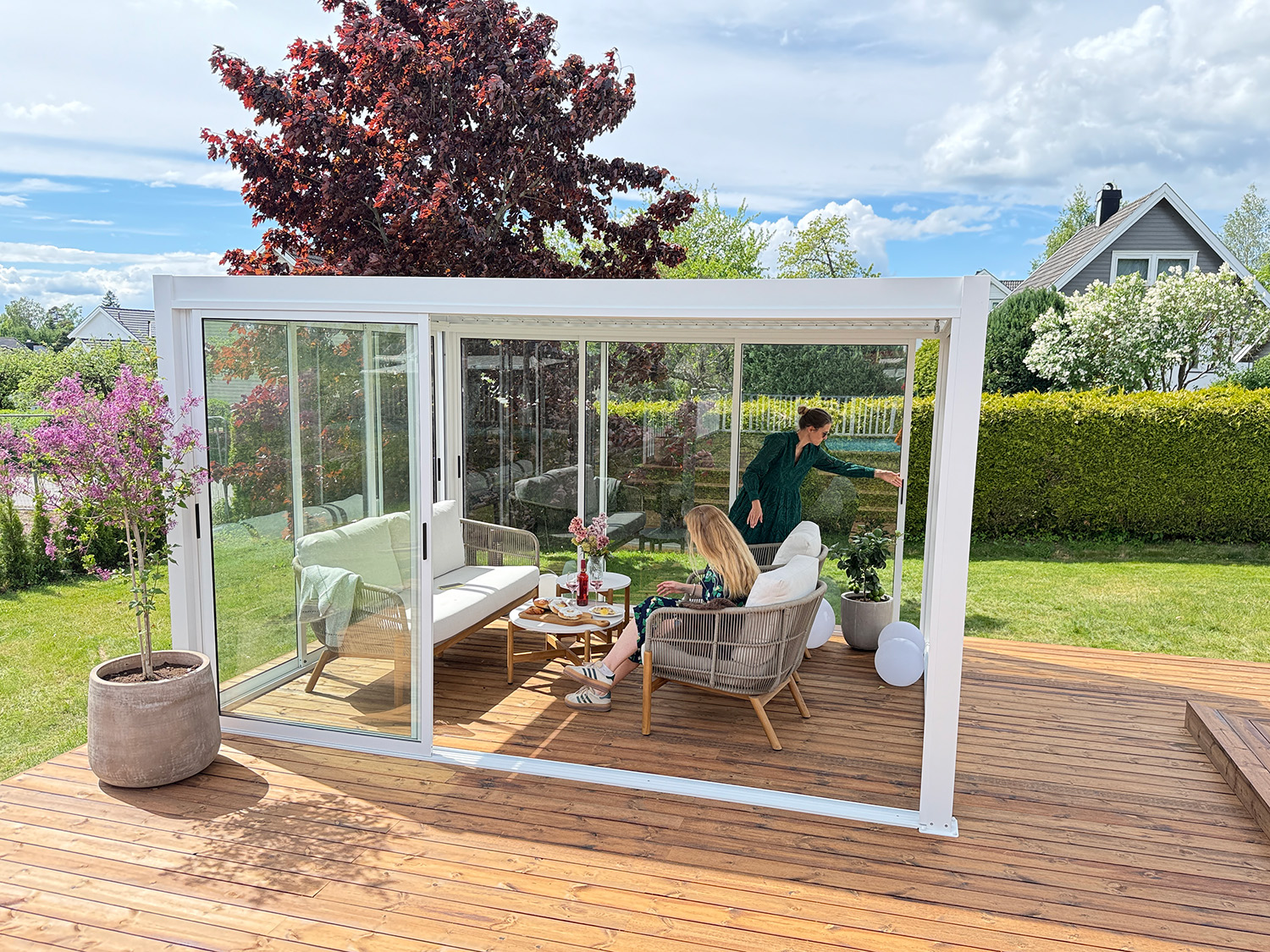 Tilbehør til pergola? Vegger, lamellvegger og led-belysning