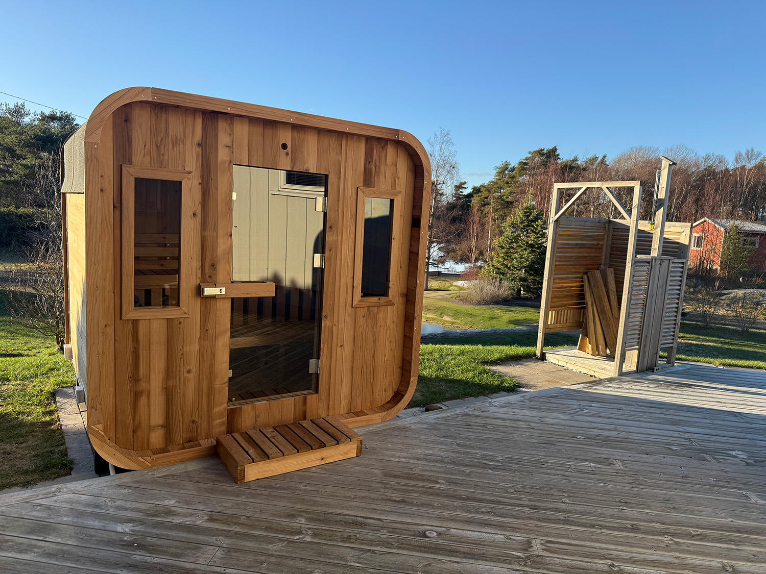 Ole Gunnar har bygget drømmebadstuen på hytta på Hvasser