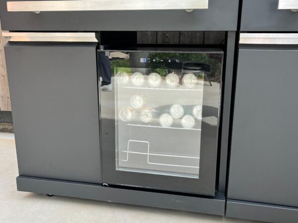 Komplett utekjøkken med grill, kjøleskap og vask sort