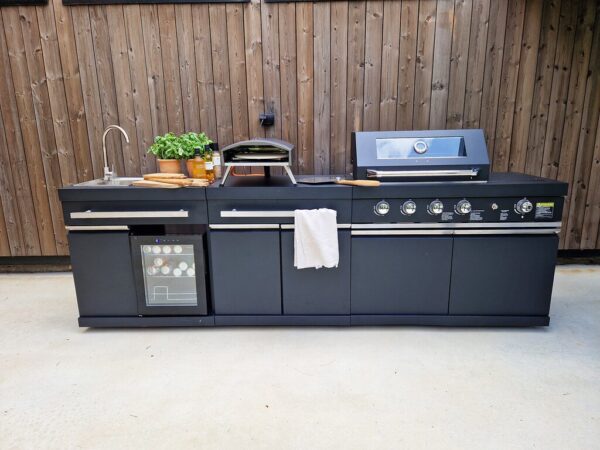 Komplett utekjøkken med grill, kjøleskap og vask sort