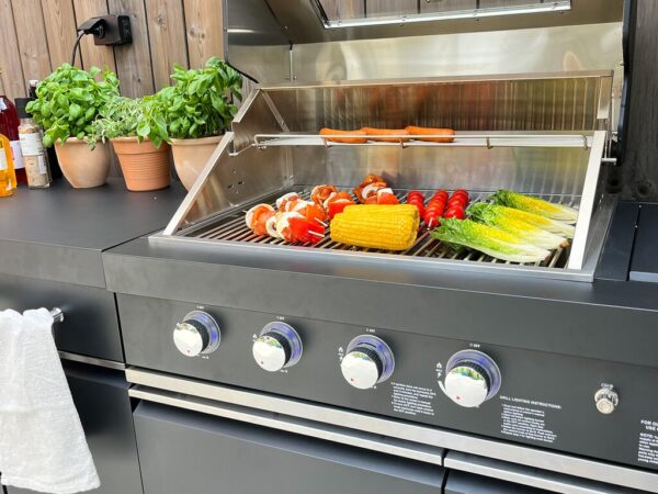 Komplett utekjøkken med grill, kjøleskap og vask sort