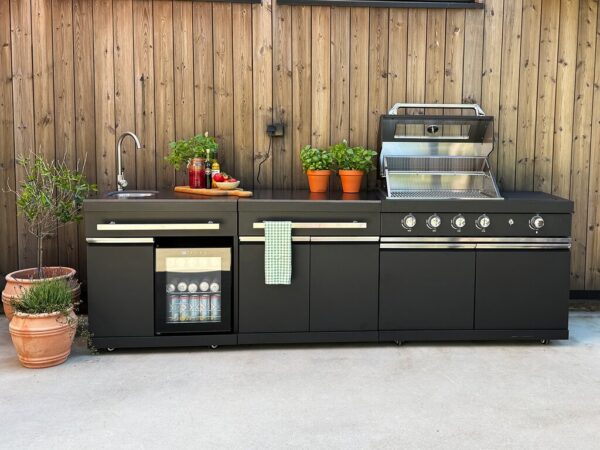 Komplett utekjøkken med grill, kjøleskap og vask sort