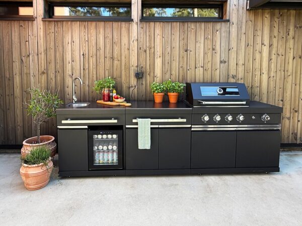 Komplett utekjøkken med grill, kjøleskap og vask sort