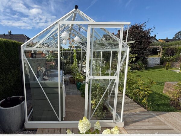 Large_hagen til gro forfra 4_3 Drivhus Royal Well Solstuen 7,5m² Hvit