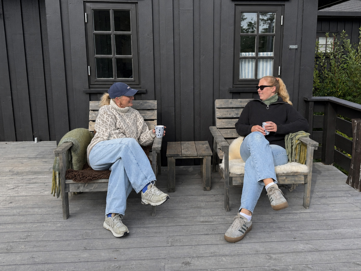 Tinde sett med 2 loungestoler og bord - Bilde 1